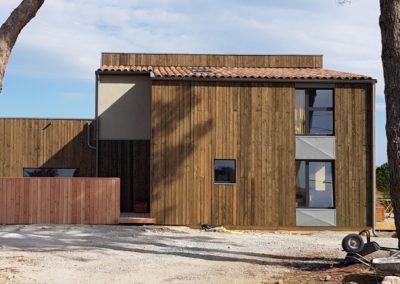 Une maison en bois à Puyricard